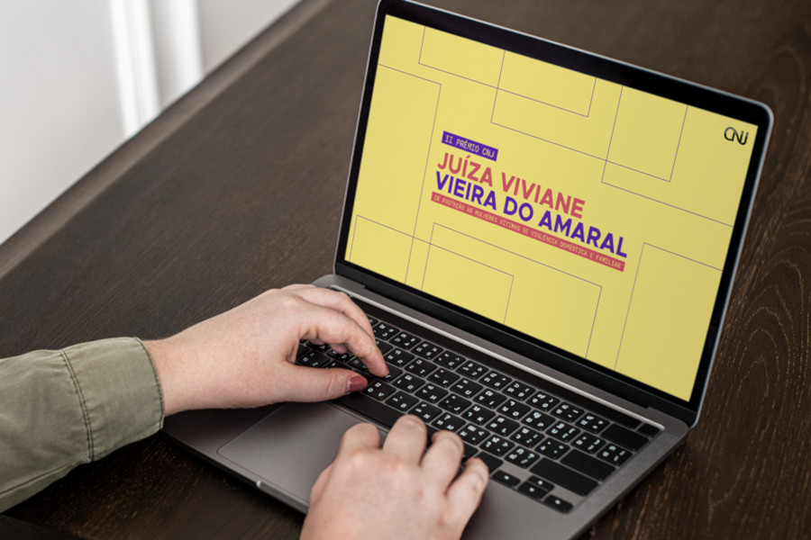 Imagem colorida do banner de inscrições para o “Prêmio CNJ Juíza Viviane Vieira do Amaral”, do CNJ.