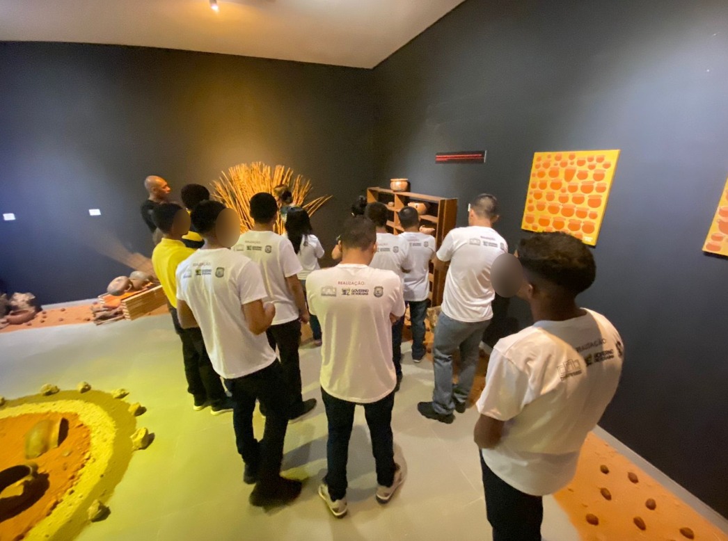 Adolescentes do Sistema Socioeducativo de Roraima visitam exposição 