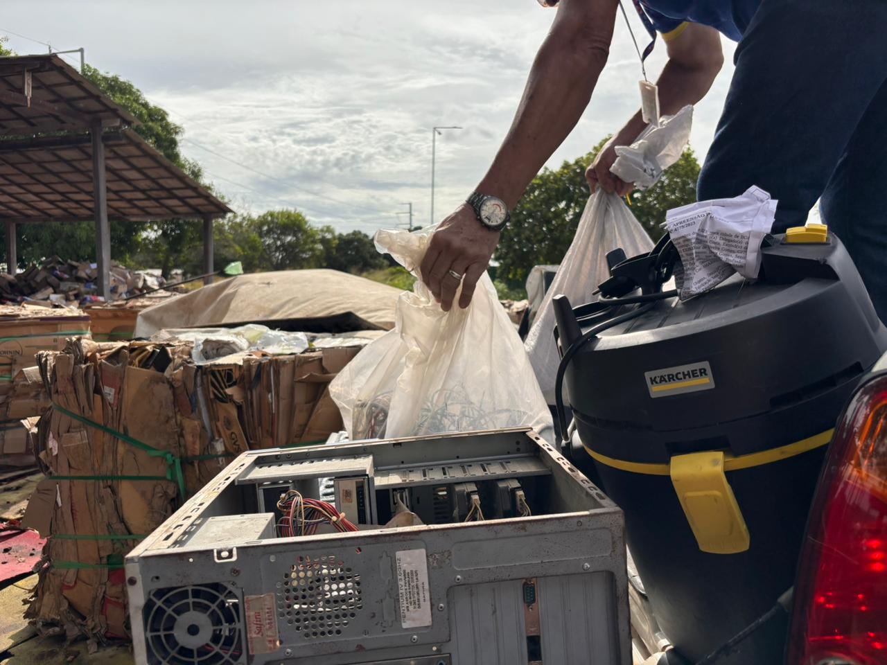 TJRR entrega bens apreendidos à Associação de Catadores Terra Viva