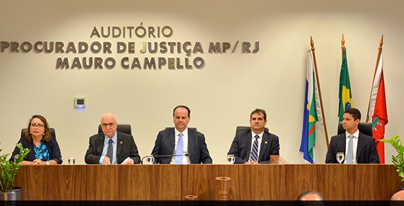 Mesa de autoridades durante o evento alusivo ao 17º Aniversário da Justiça Militar